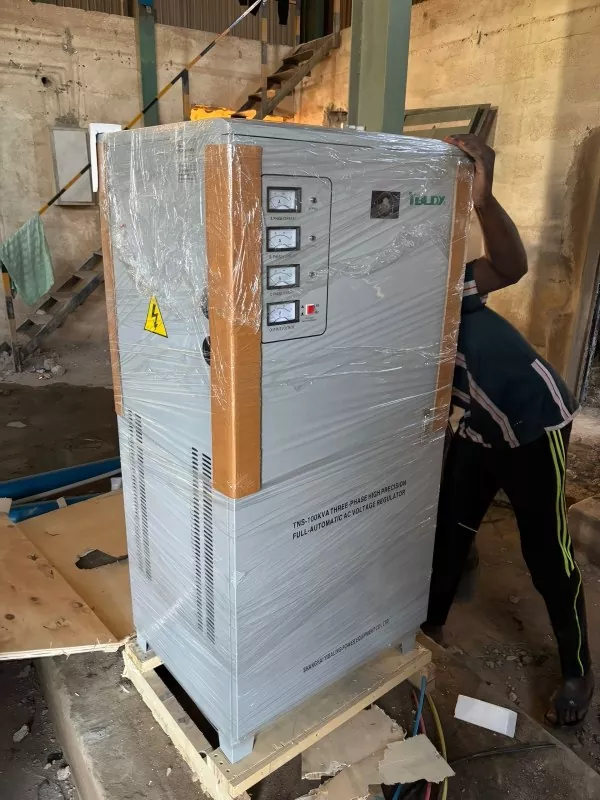 Perché sono necessari i regolatori di tensione CA trifase completamente automatici serie TNS?